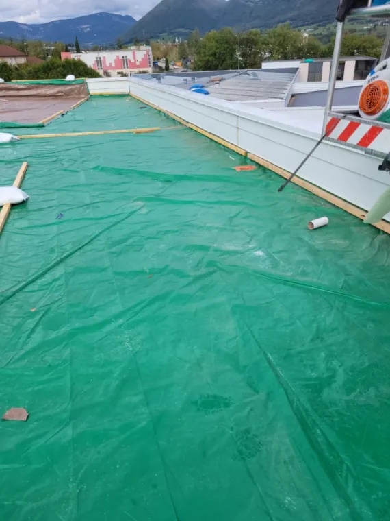 Intervention en urgence suite à une fuite de toit à Bons-en-Chablais, Annemasse, Attila Chablais